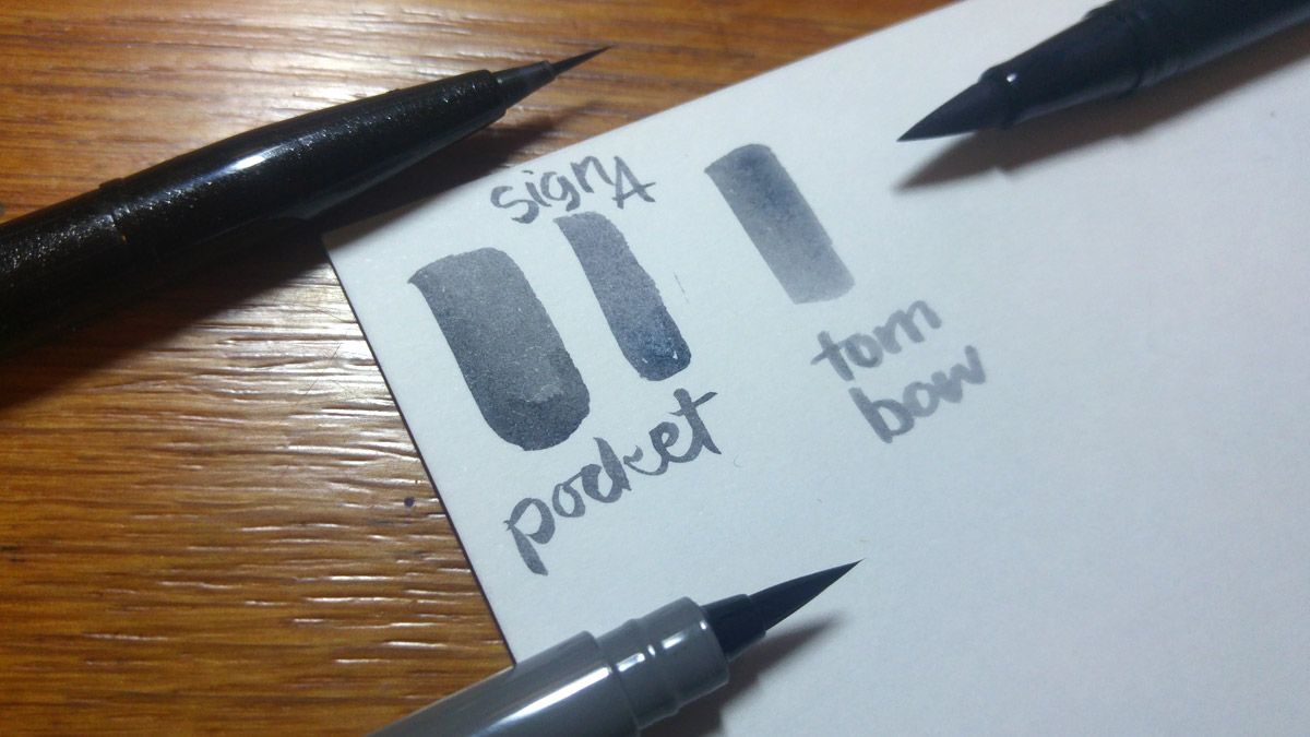Grauprobe: Pentel Pocket Brush, Sign Pen Artist und daneben der Fasermaler von Tombow.