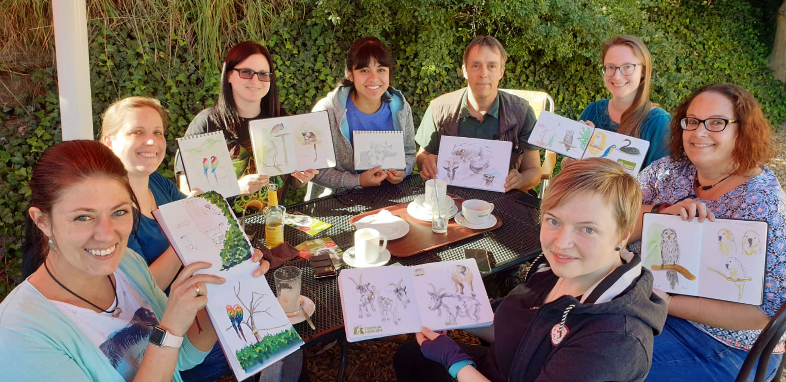 Glückliche Urban Sketcher nach einem Tag im Tierpark Herborn.