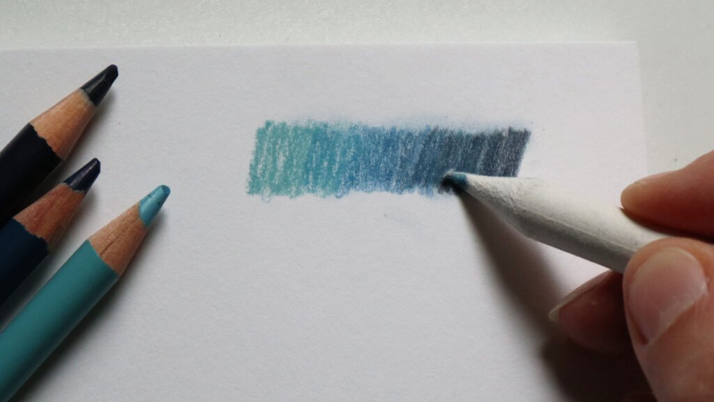 Vermischen der Pigmente auf dem Papier mit dem Papierwischer (Estompe).