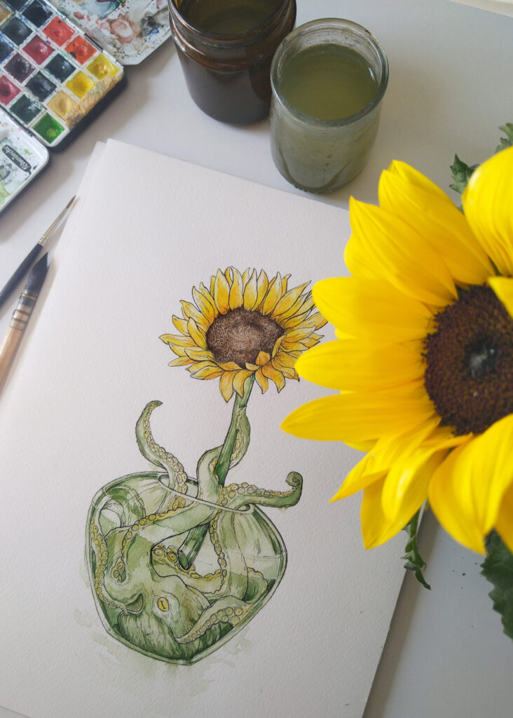 Die Sonnenblume auf dem Aquarellblatt neben ihrem schönen Modell.