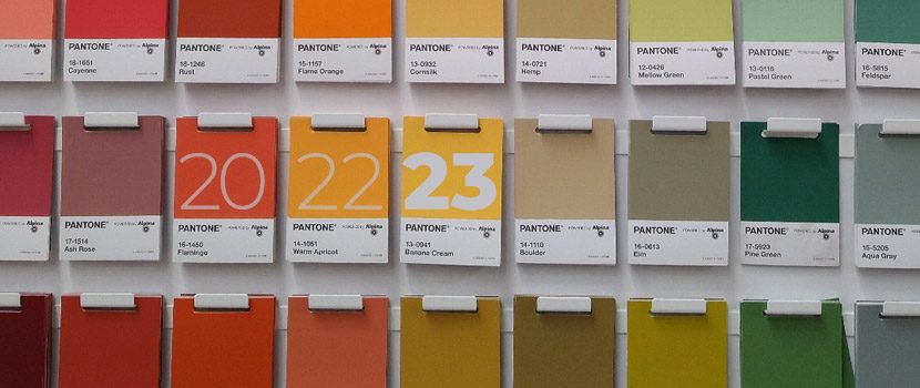 Das Jahr wird bunt! Da bin ich mir sicher – nur nur wegen dieser Pantone Farbkarten im Baumarkt.