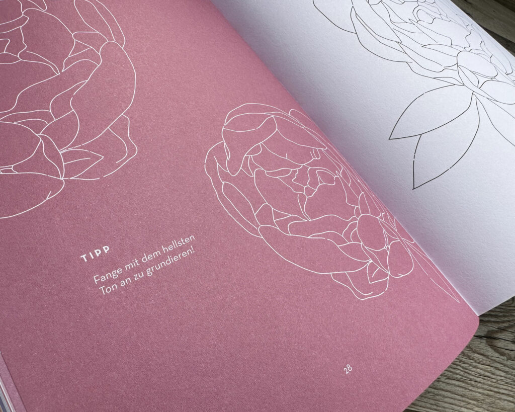 Kleine Tippes finden sich immer wieder im Buch zwischen den Blüten im Ausmalbuch "Flowers"