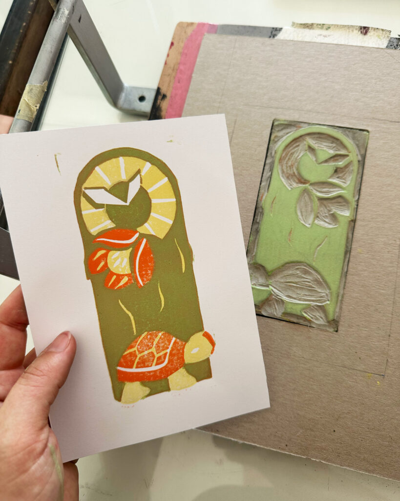 Abzug der dritten Farbe mit der Handhebelpresse.