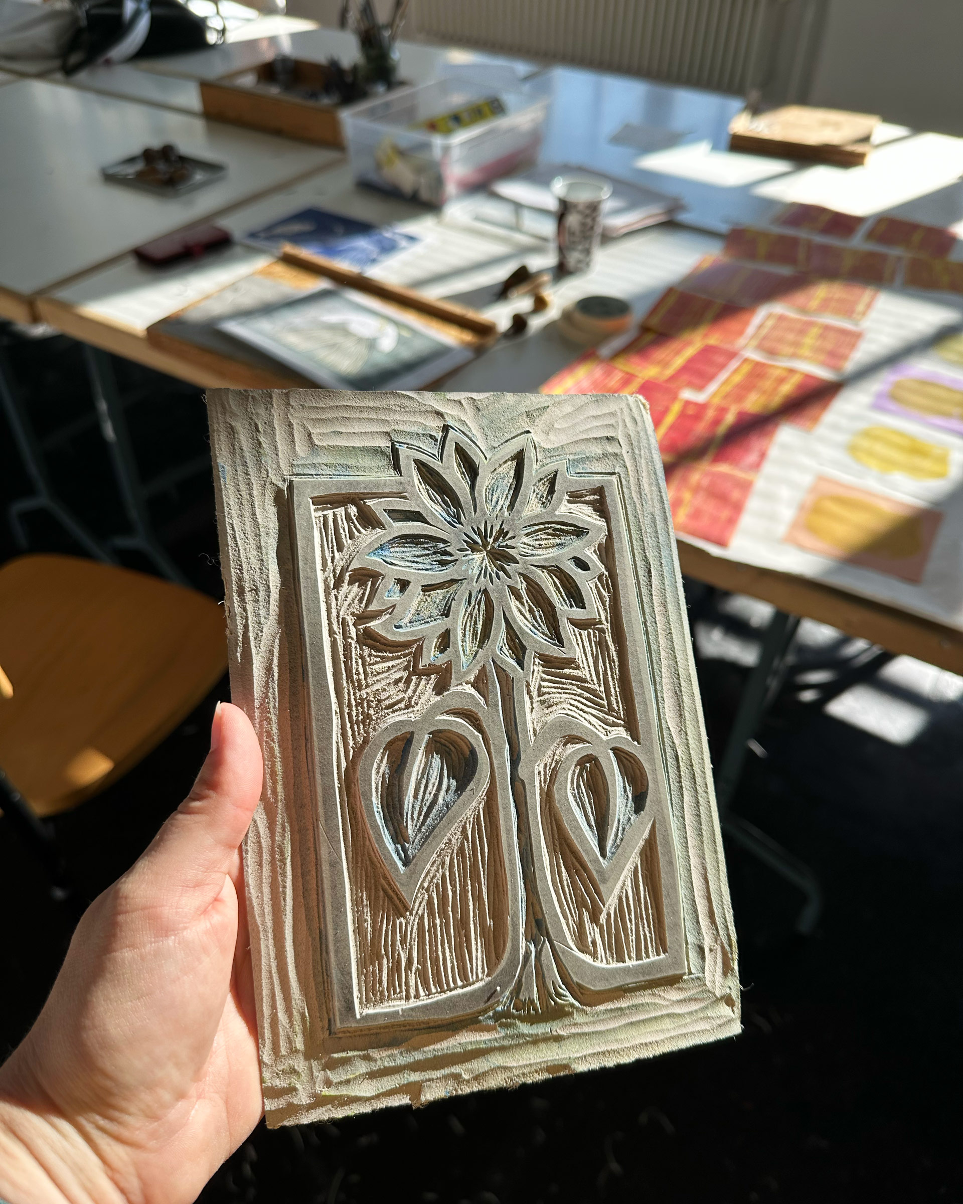 Meine "verlorne Druckplatte" bereit für den letzten Druckvorgang mit dunklen Outlines.