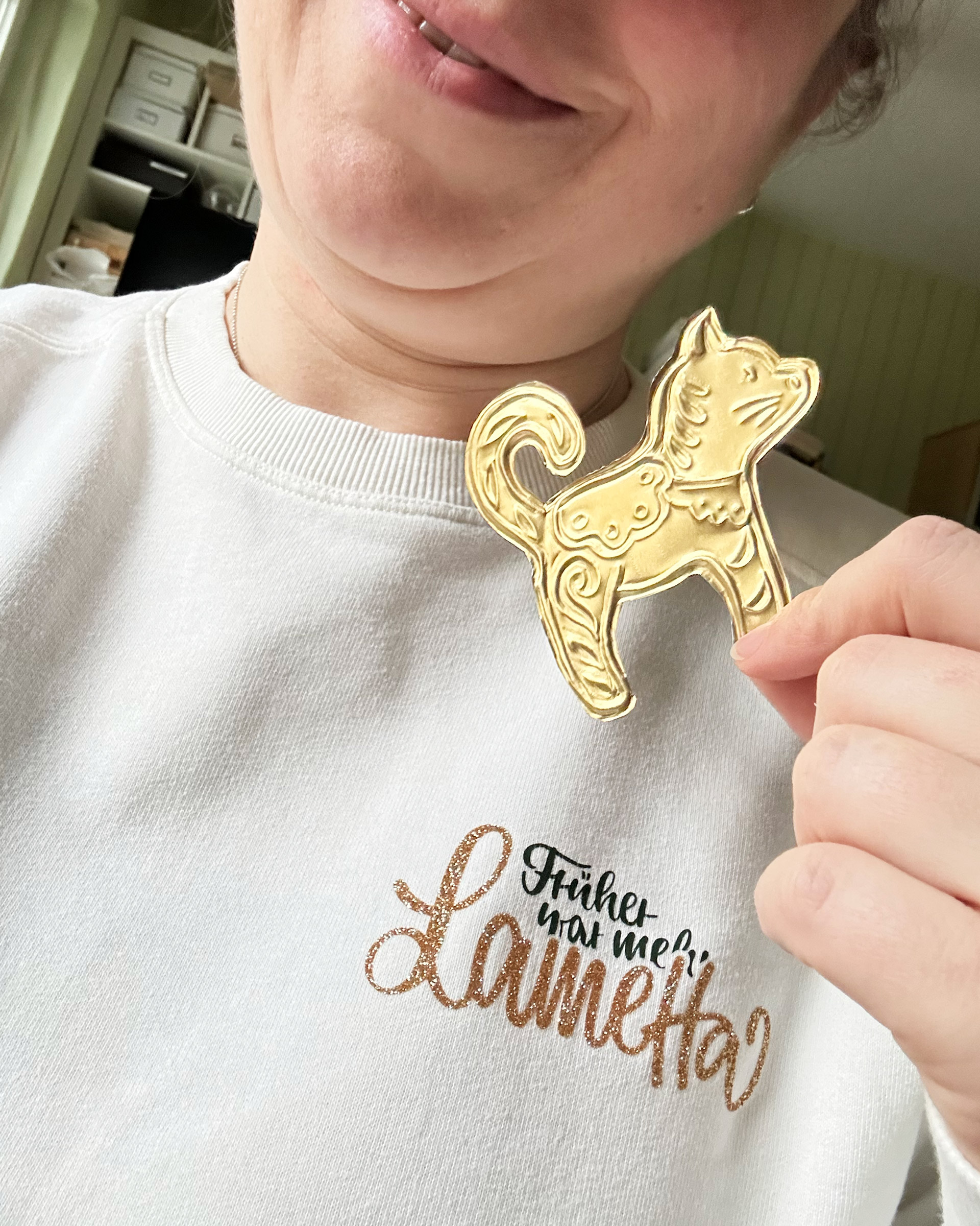 Meine erste fertige Dala-Katze geprägt auf goldener Hartmetallfolie.