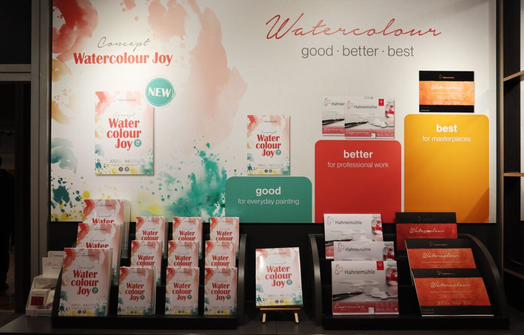Good – Better – Best. Hahnemühle zeigt anschaulich die Qualität der drei Papiersorten "Watercolour Joy", Harmonie und Expression und der Baumwollpapiere.