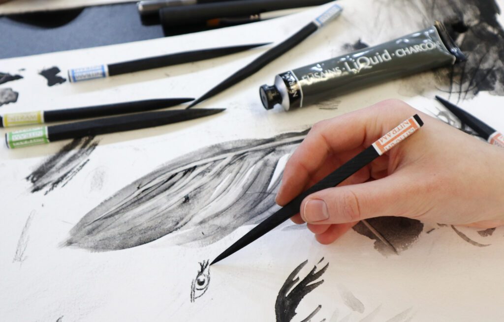 Die Kohlesticks von Nitram bieten ein tiefes Schwarz.