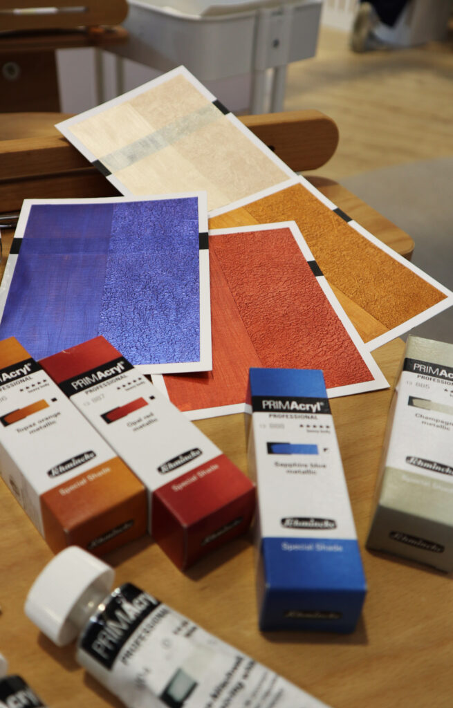 Vier metallische Farben in der Serie PRIMAcryl von Schmincke.