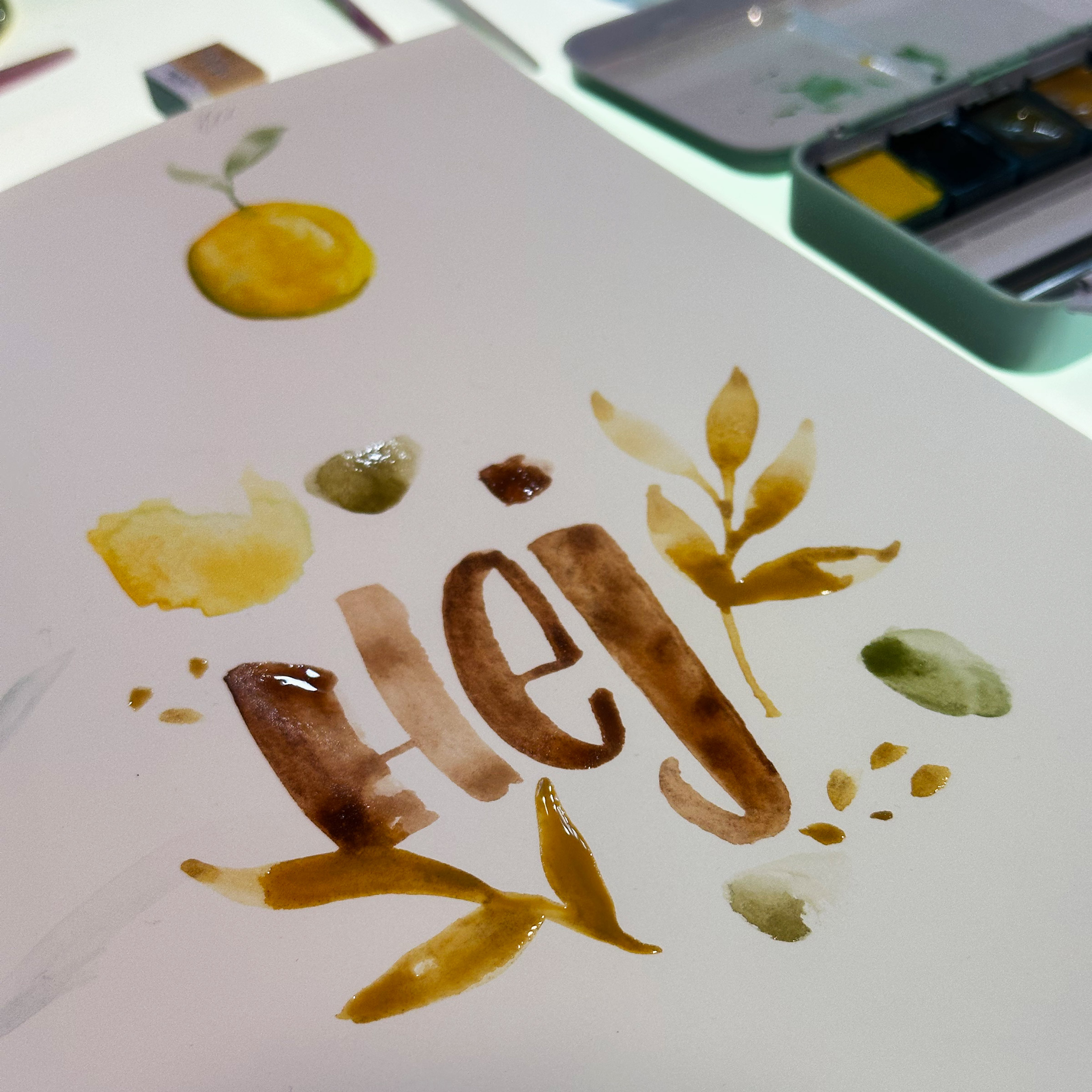 Aquarellsets in abgestimmten Farbtönen bei Tom's Studio